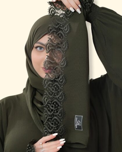 عباية كريب مع أكمام دنتيل عريض