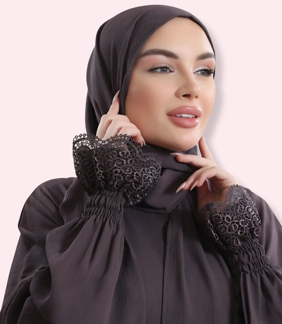 عباية قماش الفرسان سادة مع دنتيل عريض - الصورة 8