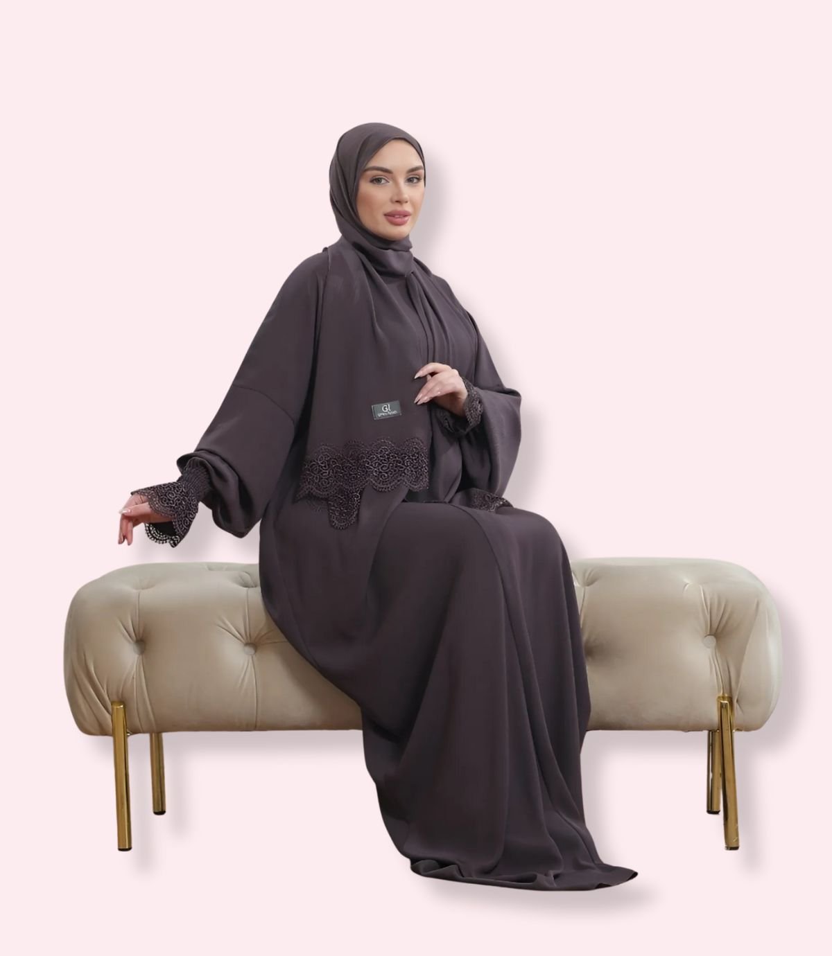 عباية قماش الفرسان سادة مع دنتيل عريض - الصورة 6